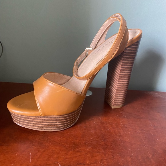 Open Toe Chunky 6” Heels - Picture 5 of 9